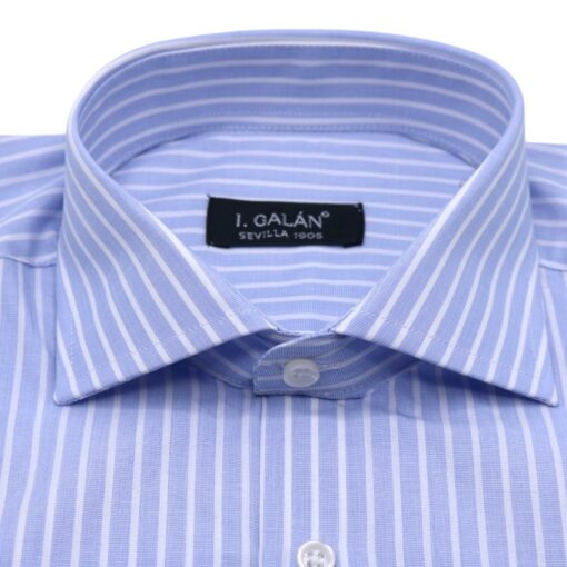Camisa azul fil a fil con raya blanca y puño de botón - Imagen 3