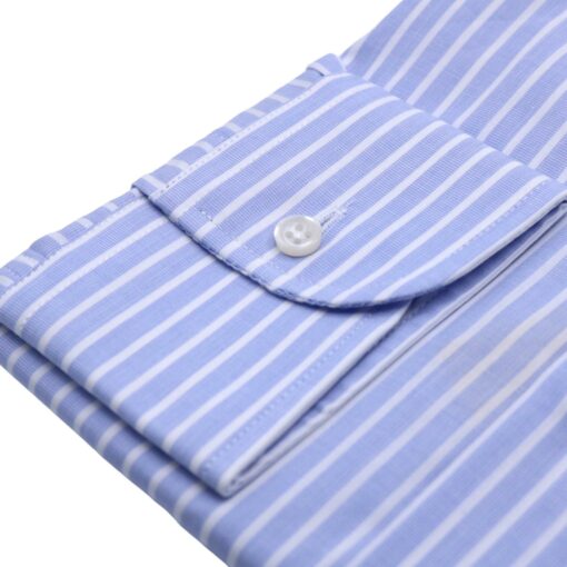 Camisa azul fil a fil con raya blanca y puño de botón - Imagen 2
