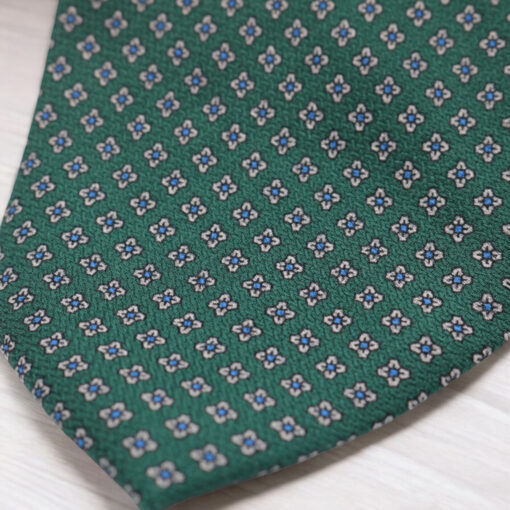 Corbata de seda verde. Hecha en Italia