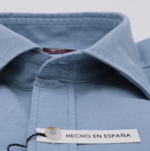 Camisa Oxford tintada azul claro
