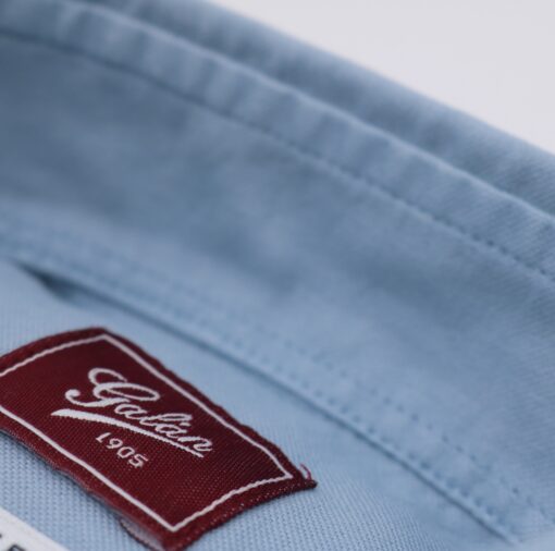 Camisa Oxford tintada azul claro